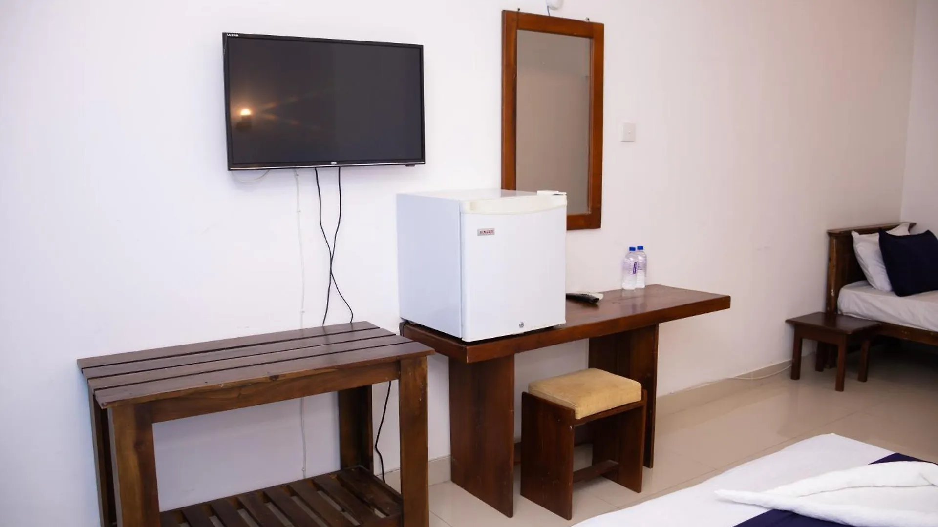 Woodnest Windmill Beach Hotel Negombo