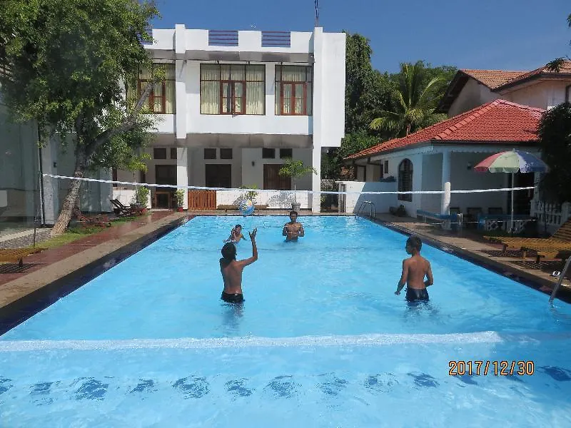 Woodnest Windmill Beach Hotel Negombo