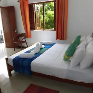 Pick & Go White House Couette-café Negombo