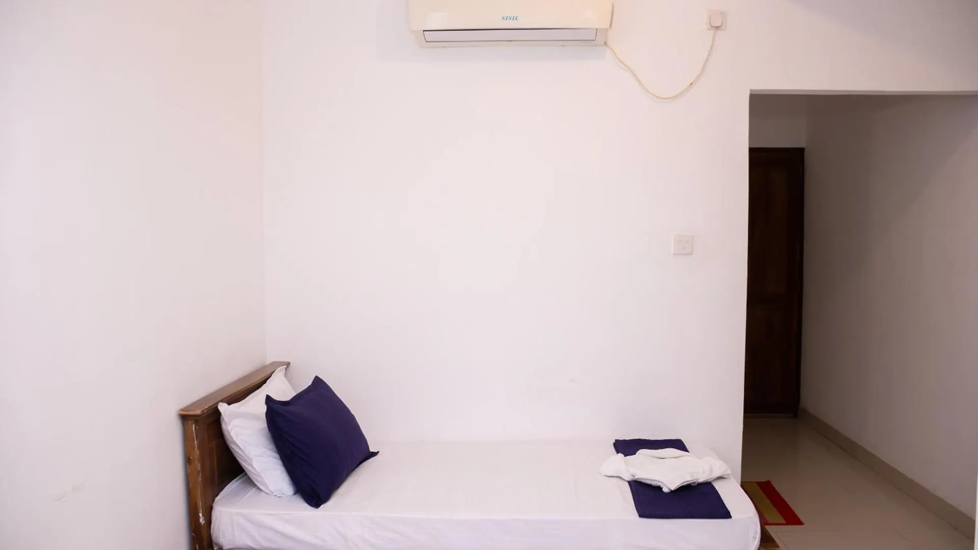Woodnest Windmill Beach Hotel Negombo