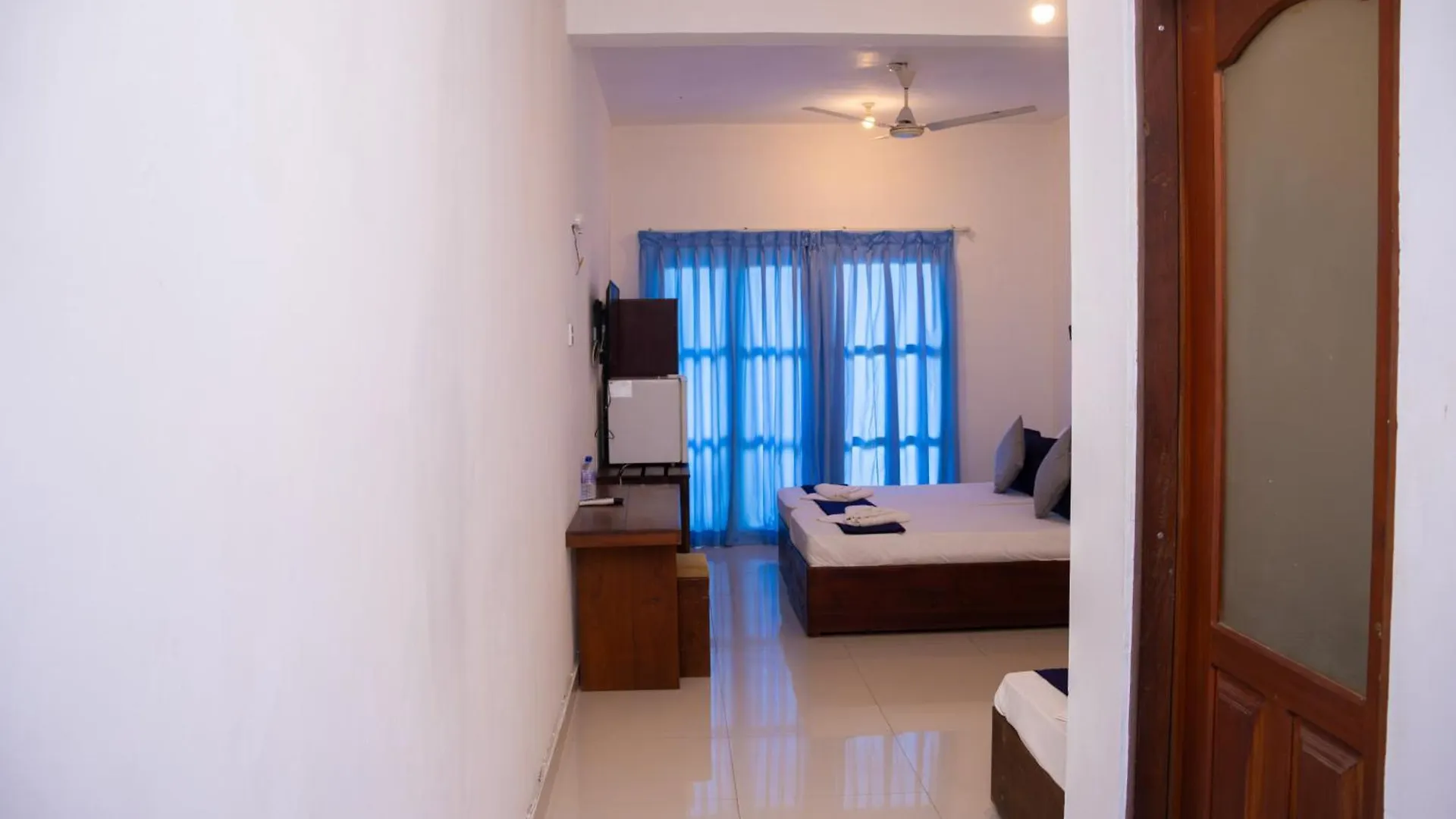 Woodnest Windmill Beach Hotel Negombo