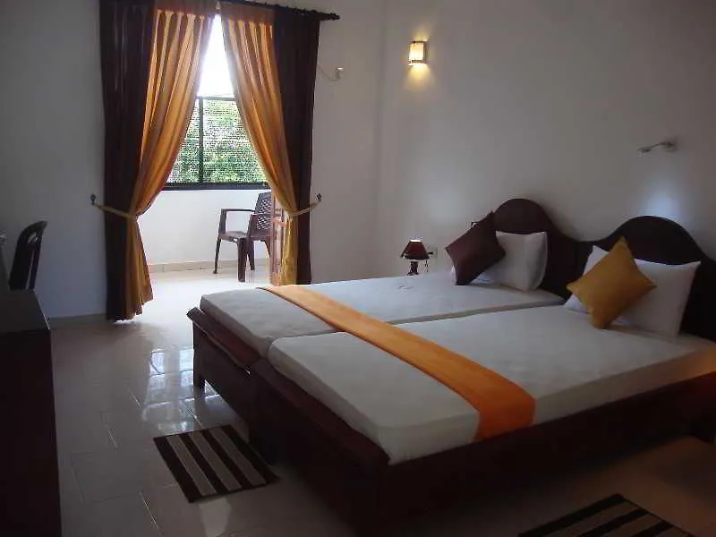 Woodnest Windmill Beach Hotel Negombo 2*,