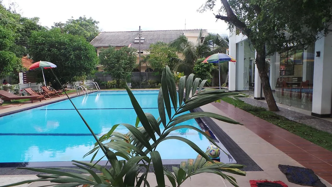 Woodnest Windmill Beach Hotel Negombo