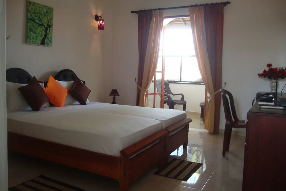 Woodnest Windmill Beach Hotel Negombo