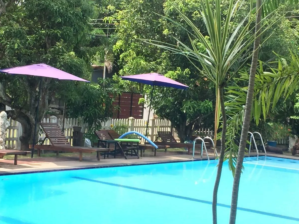 Woodnest Windmill Beach Hotel Negombo
